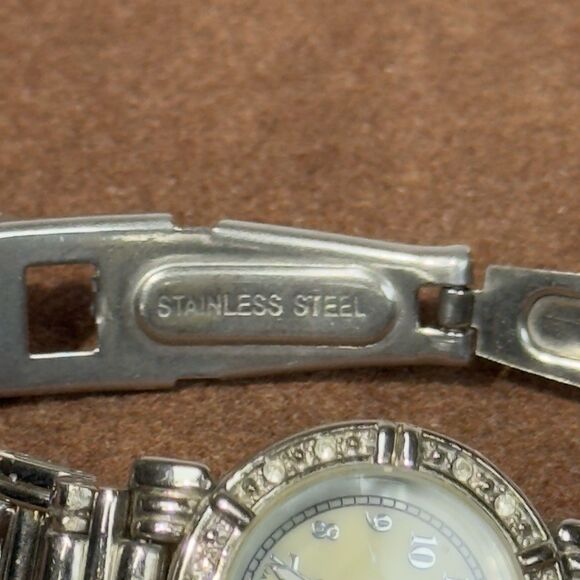 Lucciano Women’s Watch Silver Tone Pearlized Dial Stainless Steel Band WR - Picture 4 of 10